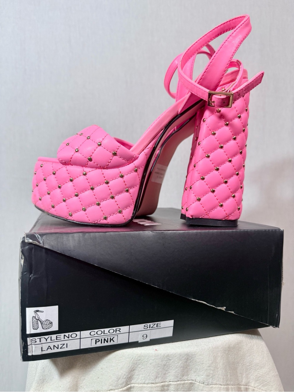DollsKill Lanzi size 9 Pink Platform Heels by lemon drop by privileged